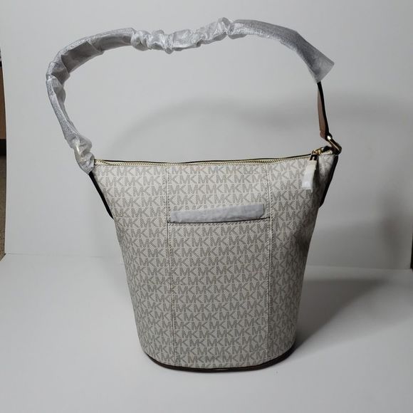 Michael Kors Brooke Medium Bucket messenger Bag - Picture 4 of 9